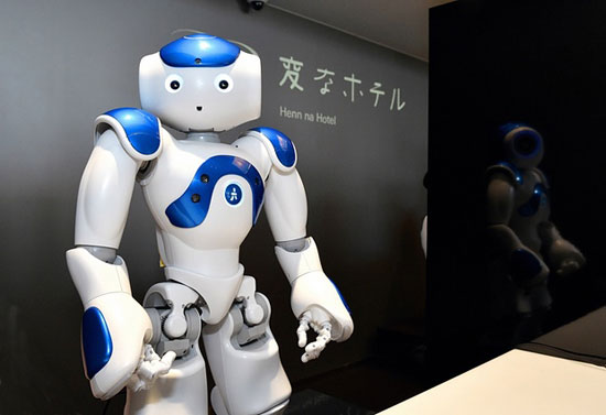 جانب من الروبوتات داخل الفندق اليابانى  -اليوم السابع -10 -2015