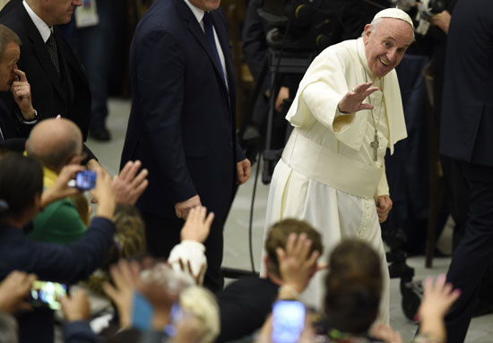 البابا يحيى جمهور الغجر فى قاعة القديس بولس بالفاتيكان  -اليوم السابع -10 -2015