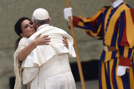 البابا يرحب بالمغنية ماريا خوسيه -اليوم السابع -10 -2015