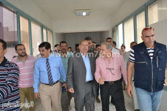 المحافظ يتفقد اقسام المستشفى -اليوم السابع -10 -2015