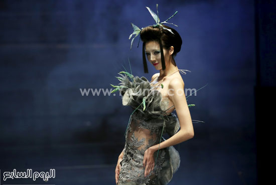 ملابس فانتازيا ضمن عرض أزياء المصمم الصينى ماو غبينغ.  -اليوم السابع -10 -2015