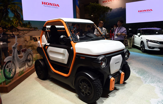 نموذج من سيارة تويوتا الكهربائية الجديدة  -اليوم السابع -10 -2015