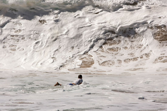 السلطات حذرت من خطورة الأمواج الشديدة هذه الأيام -اليوم السابع -10 -2015