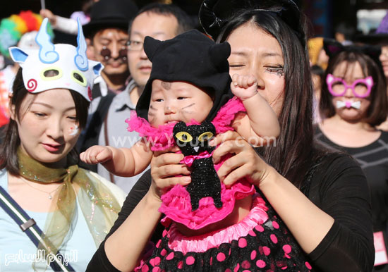 اليابانيون يحتفلون بالهالوين بكافة أعمارهم -اليوم السابع -10 -2015