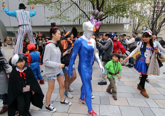 احتفالات اليابانيين بعيد القديسين  -اليوم السابع -10 -2015