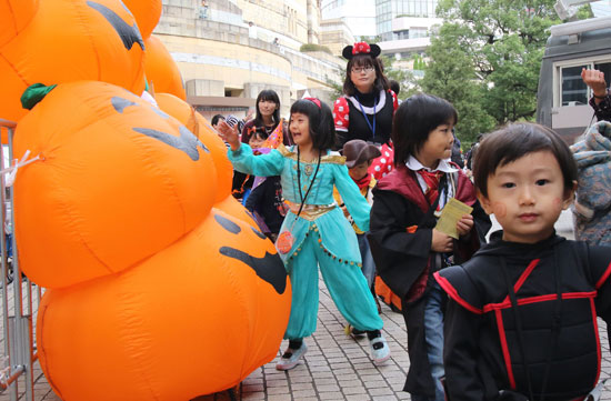 احتفال الأطفال بعيد القديسين فى طوكيو  -اليوم السابع -10 -2015