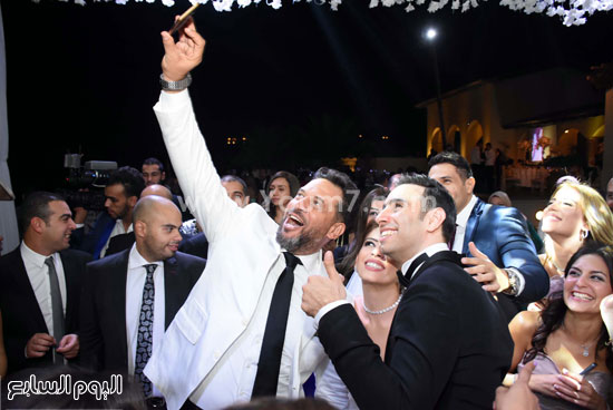 Selfie ماجد المصرى والعروسين -اليوم السابع -10 -2015