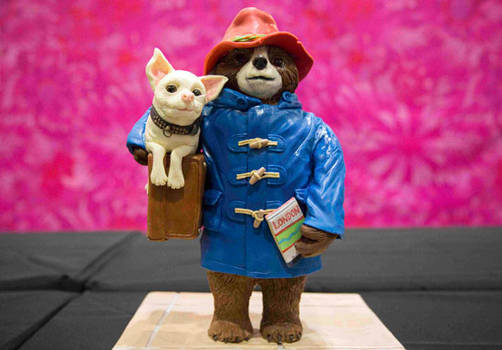 السنجاب الشهير يحمل كلبه فى تورتة مختلفة ومميزة -اليوم السابع -10 -2015