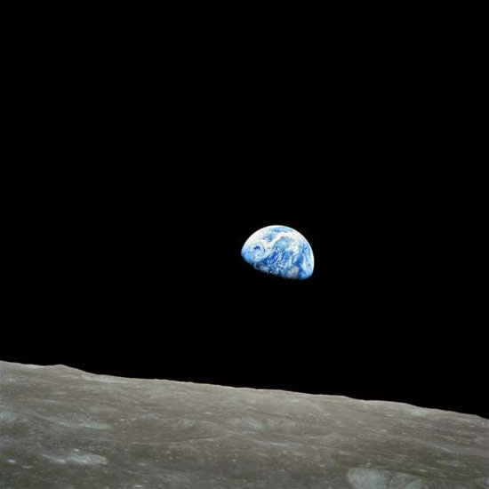 صورة لكوكب الأرض التقطها رائد فضاء أثناء رحلةأبولو عام 1968  -اليوم السابع -10 -2015