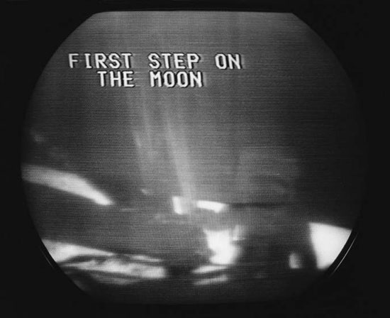 الخطوات الأولى على سطح القمر على التلفزيون 1969 -اليوم السابع -10 -2015