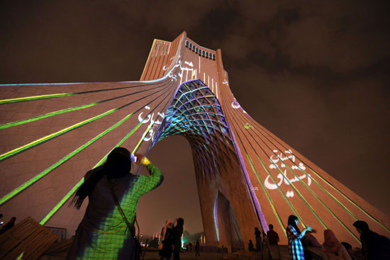 استخدام الخدع البصرية على برج الحرية فى طهران -اليوم السابع -10 -2015