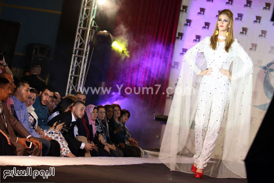 إطلالة بيضاء رائعة من داخل عرض أزياء من مدينة البصرة بالعراق  -اليوم السابع -10 -2015
