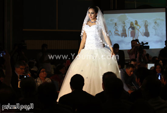 فستان أبيض للزفاف رقيق من عرض أزياء مدينة البصرة  -اليوم السابع -10 -2015