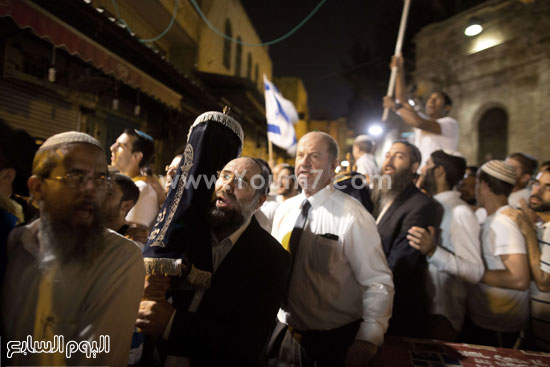  المحتفلون يرفعون الأعلام الإسرائيلية  -اليوم السابع -10 -2015