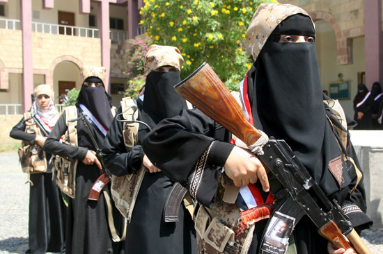مجموعة من المقاتلات اليمنيات  -اليوم السابع -10 -2015