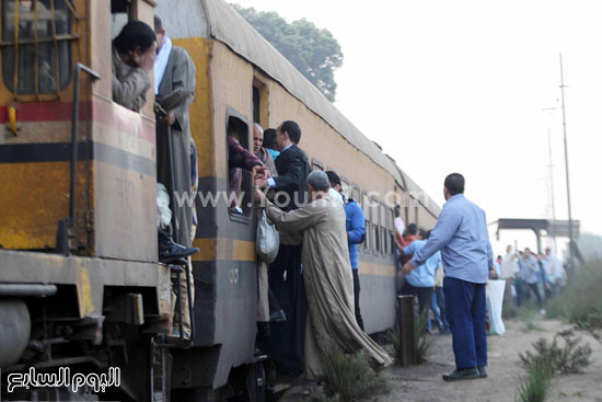 رحلة القطار المصرية والشعبطة اليومية -اليوم السابع -11 -2015