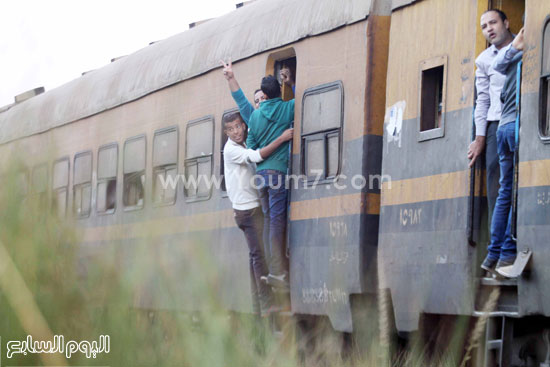 الشعبطة على قطارات مصر -اليوم السابع -11 -2015