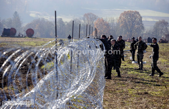 الجدار الشائك على الحدود مع كرواتيا. -اليوم السابع -11 -2015