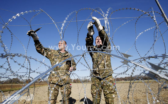 جانب من العمل على الحدود السلوفينية. -اليوم السابع -11 -2015
