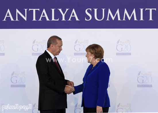أردوغان يصافح المستشارة الألمانية أنجيلا ميركل  -اليوم السابع -11 -2015