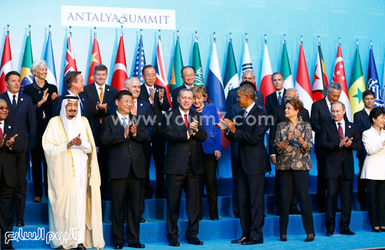 أعضاء G20 يصفقون بعد التقاط الصور التقليدية خلال قمة قادة مجموعة الـ20 فى أنطاليا. -اليوم السابع -11 -2015