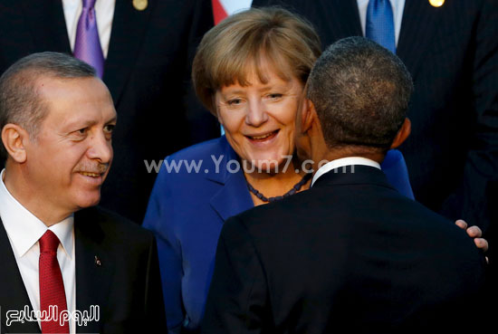 أوباما يهنئ ميركل بقبلة على الخد. -اليوم السابع -11 -2015