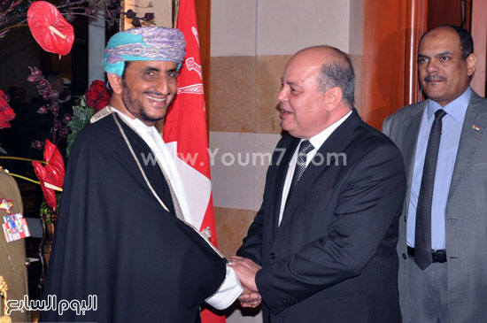 سفير سلطنة عمان في استقبال وزير الثقافة الأسبق د صابر  عرب -اليوم السابع -11 -2015