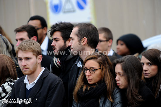 تجمع أصدقاء وأقارب ضحايا الهجوم الإرهابى لداعش فى فرنسا. -اليوم السابع -11 -2015