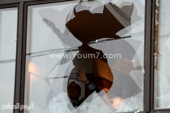 المتظاهرون يحطمون نوافذ السفارة التركية بموسكو -اليوم السابع -11 -2015