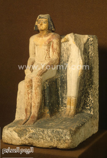 تمثال لرجل وزوجته من الحجر الجيرى يعود لعهد الدولة القديمة -اليوم السابع -11 -2015