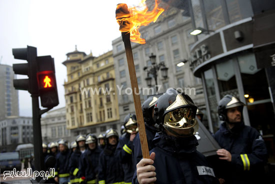  رجال الإطفاء يشعلون النيران  -اليوم السابع -11 -2015
