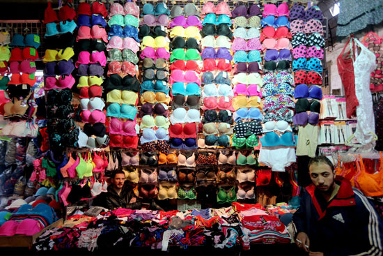 باعة الملابس فى سوق الحميدية بدمشق -اليوم السابع -11 -2015