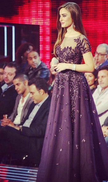 فستان رائع لمقدمة البرنامج إيميه صياح  -اليوم السابع -11 -2015