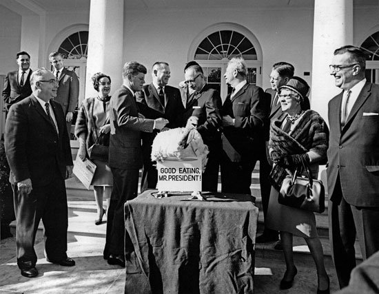 	الرئيس الأمريكى جون كينيدى يعفو عن ديك رومى عام 1963 قبل ثلاثة أيام فقط من اغتياله  -اليوم السابع -11 -2015