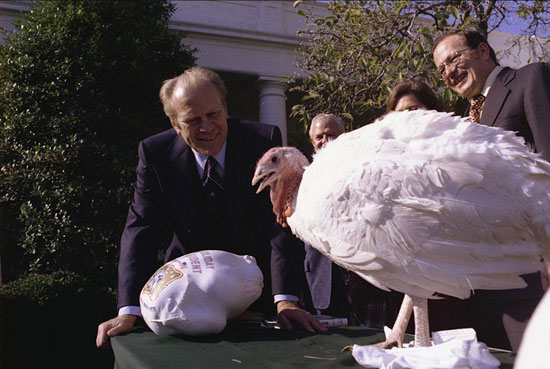 الرئيس جيرالد فورد يقبل العفو عن ديك رومى 1975 -اليوم السابع -11 -2015