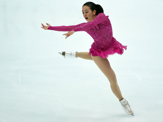 ماو اسادا من اليابان تشارك فى رقص برنامج المرأة القصير بالتزلج على الجليد -اليوم السابع -11 -2015