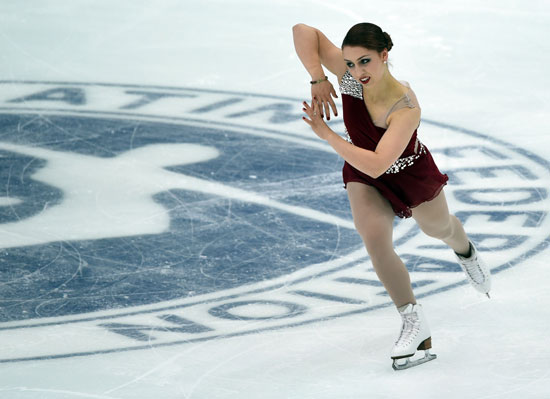 كورتنى هيكس من الولايات المتحدة تستكمل رقصتها على الجليد -اليوم السابع -11 -2015