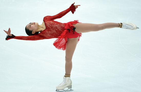 ساتوكو مياهارا من اليابان تشارك فى مسابقة الرقص على الجليد -اليوم السابع -11 -2015