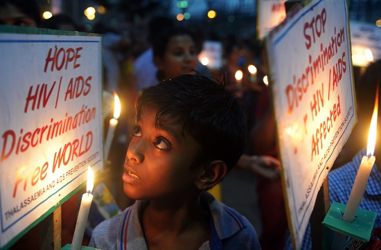 الأطفال فى المدارس الهندية يوعون المجتمع من خطر الإيدز -اليوم السابع -11 -2015