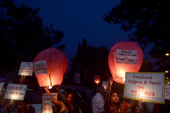 المؤسسات الاجتماعية تشارك الطلاب فى توعية المجتمع الهندى من خطر الإيدز -اليوم السابع -11 -2015