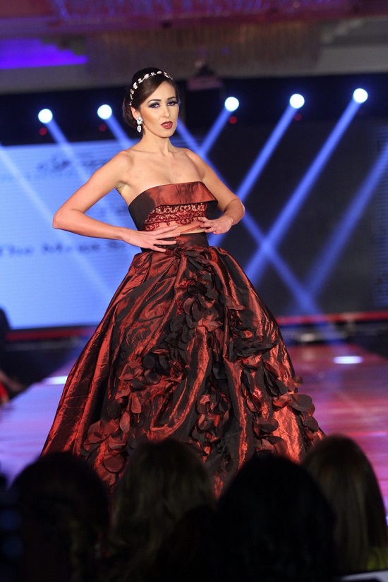 فستان من التفتا الحمراء  -اليوم السابع -11 -2015