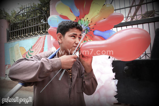 طفل يبيع البالونات -اليوم السابع -11 -2015
