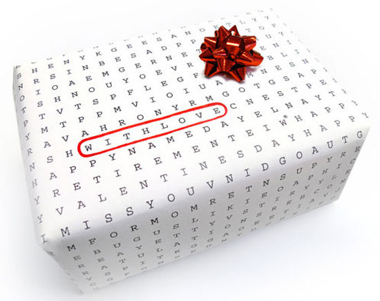 تغليف الهدايا بورق أبيض مطبوع بالحروف -اليوم السابع -11 -2015