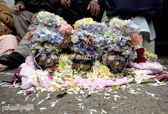 الزهور تغطى هياكل الراحلين فى الشوارع -اليوم السابع -11 -2015