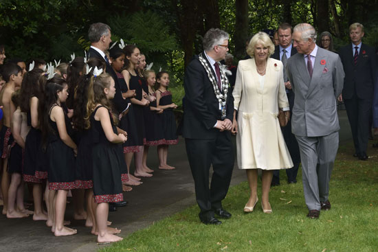 تفقد الأمير تشارلز والأميرة كاميلا لمركز تعليم الأطفال فى نيوزيلندا -اليوم السابع -11 -2015