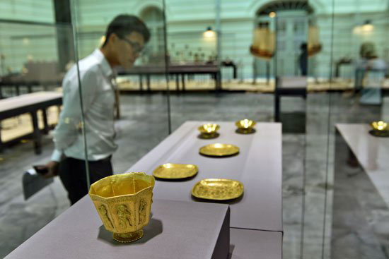 قطع ذهبية وفضية من بقايا سفينة قديمة فى سنغافورة -اليوم السابع -11 -2015