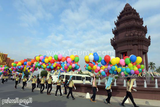 بالونات وورود وشوارع نظيفة فى احتفال كمبوديا بالاستقلال عن فرنسا -اليوم السابع -11 -2015