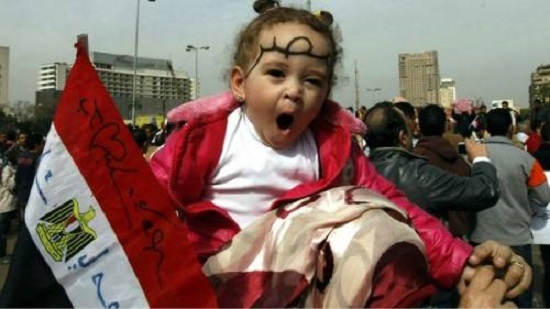 طفلة تحمل علم مصر -اليوم السابع -1 -2016
