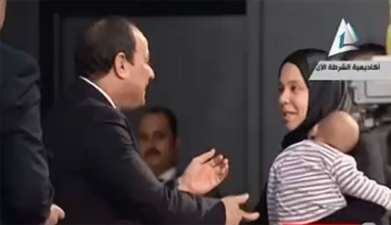 الرئيس السيسى مع أرملة الشهيد أحمد الفقى -اليوم السابع -1 -2016