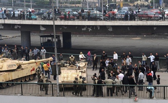 الثوار ودبابات الجيش أثناء التظاهرات فى وسط القاهرة  -اليوم السابع -1 -2016